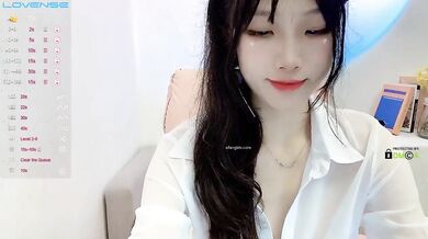 stripchat【Swag_SASA】百变小魔女~!蓝芽跳蛋~白虎骚逼 (12)