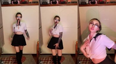 【极品稀缺魔手外购】最新《疯狂抖音》新篇之《美女当街玩瀑布》美女跳的尿急失禁了 顺着裆下流出一条瀑布 (9)